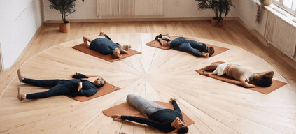 4 femmes en cercles couché